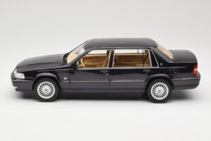 Volvo S90 Royal Violet DNA 1:18 DNA000089 Diecast — photo 3 of 6
