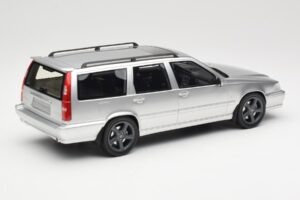 Volvo V70 R P80 Silver DNA 1:18 DNA000155 Diecast — photo 2 of 6