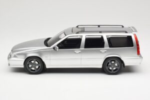Volvo V70 R P80 Silver DNA 1:18 DNA000155 Diecast — photo 3 of 6