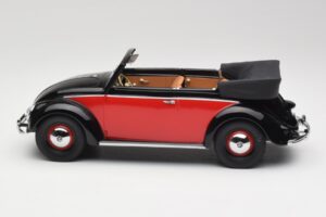 Volkswagen Beetle Convertible Black & Red Minichamps 1:18 107054132 Resin — photo 3 of 6