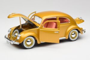 Volkswagen Beetle Gold Bburago 1:18 3361 Diecast — photo 2 of 8