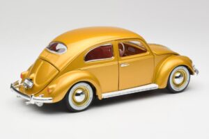 Volkswagen Beetle Gold Bburago 1:18 3361 Diecast — photo 3 of 8