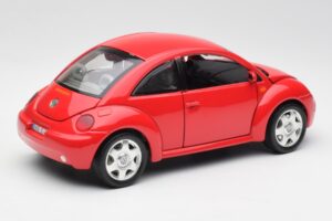 Volkswagen New Beetle Red Bburago 1:18 8185108 Diecast — photo 3 of 8