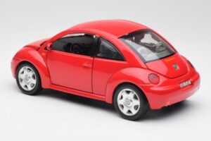 Volkswagen New Beetle Red Bburago 1:18 8185108 Diecast — photo 7 of 8