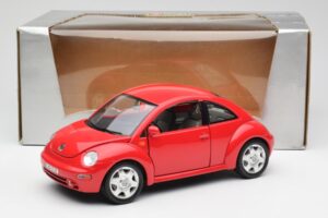 Volkswagen New Beetle Red Bburago 1:18 8185108 Diecast — photo 8 of 8