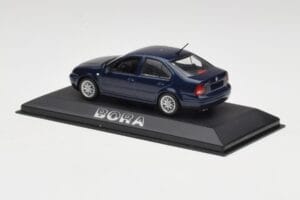 Volkswagen Bora Ocean Blue Minichamps 1:43 8198223B Diecast — photo 3 of 4