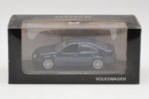 Volkswagen Bora Ocean Blue Minichamps 1:43 8198223B Diecast — photo 4 of 4