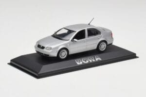 Volkswagen Bora Reflex Silver Minichamps 1:43 81982223S Diecast — photo 2 of 4