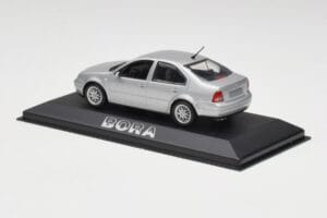 Volkswagen Bora Reflex Silver Minichamps 1:43 81982223S Diecast — photo 3 of 4