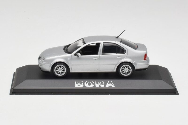 Volkswagen Bora Reflex Silver Minichamps 1:43 81982223S Diecast