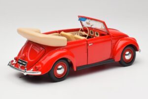 Volkswagen Cabriolet Ruby Red Maisto 1:18 32826 Diecast — photo 3 of 8