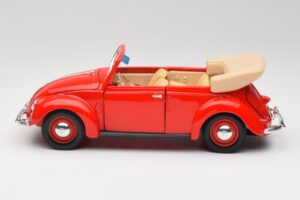 Volkswagen Cabriolet Ruby Red Maisto 1:18 32826 Diecast — photo 4 of 8