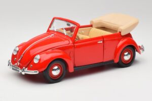 Volkswagen Cabriolet Ruby Red Maisto 1:18 32826 Diecast