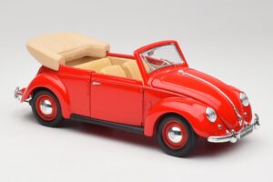 Volkswagen Cabriolet Ruby Red Maisto 1:18 32826 Diecast — photo 6 of 8
