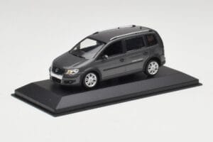 Volkswagen Cross Touran Platinum Grey Minichamps 1:43 400056170 Diecast — photo 2 of 4