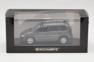 Volkswagen Cross Touran Platinum Grey Minichamps 1:43 400056170 Diecast — photo 4 of 4