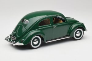 Volkswagen Export Sedan Beryl Green Maisto 1:18 31820 Diecast — photo 3 of 8