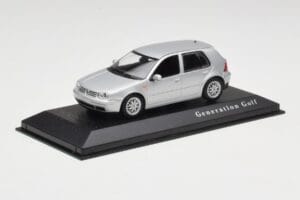 Volkswagen Golf Mk4 Reflex Silver Minichamps 1:43 4527111022 Diecast — photo 2 of 4