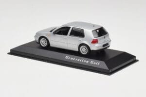 Volkswagen Golf Mk4 Reflex Silver Minichamps 1:43 4527111022 Diecast — photo 3 of 4