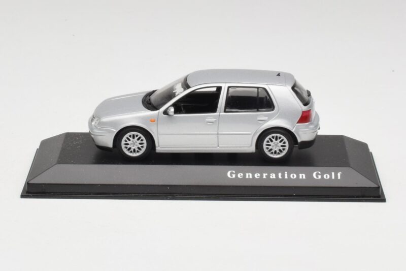 Volkswagen Golf Mk4 Reflex Silver Minichamps 1:43 4527111022 Diecast