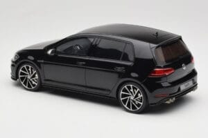Volkswagen Golf R Mk7 Deep Black Otto 1:18 OT417 Resin — photo 5 of 6