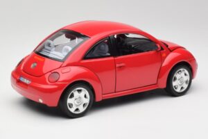 Volkswagen New Beetle Red Bburago 1:18 3342 Diecast — photo 3 of 8