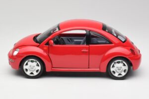 Volkswagen New Beetle Red Bburago 1:18 3342 Diecast — photo 4 of 8