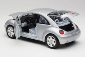 Volkswagen New Beetle Reflex Silver Metallic Bburago 1:18 3322 Diecast — photo 5 of 8