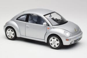 Volkswagen New Beetle Reflex Silver Metallic Bburago 1:18 3322 Diecast — photo 6 of 8