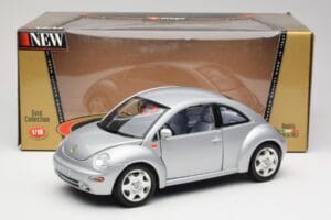 Volkswagen New Beetle Reflex Silver Metallic Bburago 1:18 3322 Diecast — photo 8 of 8