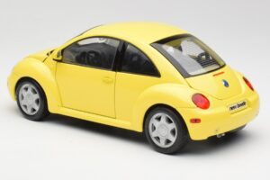 Volkswagen New Beetle Yellow Maisto 1:18 37800-M4 Diecast — photo 7 of 8