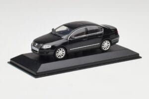 Volkswagen Passat B6 Sedan Shadow Blue Metallic Minichamps 1:43 PASSAT001 Diecast — photo 2 of 3