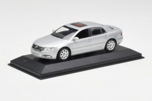 Volkswagen Phaeton Silver Minichamps 1:43 3D0099300A Diecast — photo 2 of 4