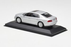 Volkswagen Phaeton Silver Minichamps 1:43 3D0099300A Diecast — photo 3 of 4