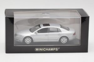 Volkswagen Phaeton Silver Minichamps 1:43 3D0099300A Diecast — photo 4 of 4