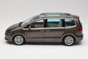 Volkswagen Sharan 7N Oak Brown Metallic Minichamps 1:18 110051001 Diecast — photo 4 of 8