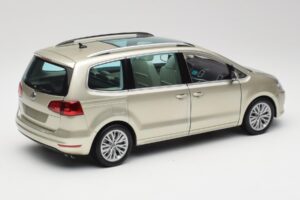 Volkswagen Sharan 7N Reflex Silver Metallic Minichamps 1:18 110051002 Diecast — photo 3 of 8