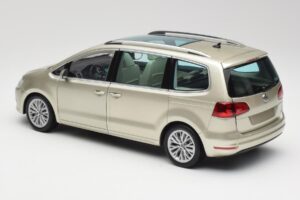 Volkswagen Sharan 7N Reflex Silver Metallic Minichamps 1:18 110051002 Diecast — photo 7 of 8