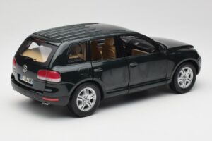 Volkswagen Touareg V10 TDI Canyon Green Bburago 1:18 34911-V1 Diecast — photo 3 of 8