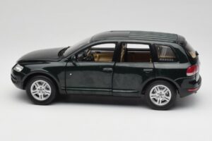 Volkswagen Touareg V10 TDI Canyon Green Bburago 1:18 34911-V1 Diecast — photo 4 of 8