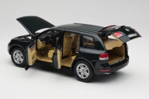 Volkswagen Touareg V10 TDI Canyon Green Bburago 1:18 34911-V1 Diecast — photo 5 of 8