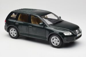Volkswagen Touareg V10 TDI Canyon Green Bburago 1:18 34911-V1 Diecast — photo 6 of 8