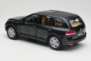 Volkswagen Touareg V10 TDI Canyon Green Bburago 1:18 34911-V1 Diecast — photo 7 of 8
