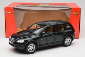 Volkswagen Touareg V10 TDI Canyon Green Bburago 1:18 34911-V1 Diecast — photo 8 of 8