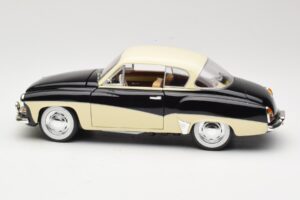 Wartburg 311 Coupe Black & Beige Revell 1:18 8419 Diecast — photo 4 of 8