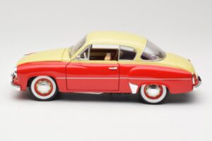 Wartburg 311 Coupe Red & Beige Revell 1:18 8418 Diecast — photo 4 of 8