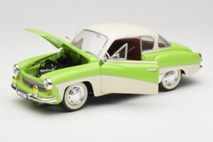 Wartburg 313 Pastel Green over Beige Revell 1:18 9018 Diecast — photo 2 of 8