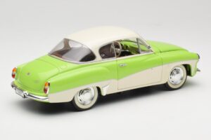 Wartburg 313 Pastel Green over Beige Revell 1:18 9018 Diecast — photo 3 of 8