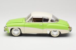 Wartburg 313 Pastel Green over Beige Revell 1:18 9018 Diecast — photo 4 of 8