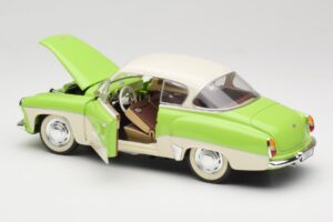 Wartburg 313 Pastel Green over Beige Revell 1:18 9018 Diecast — photo 5 of 8